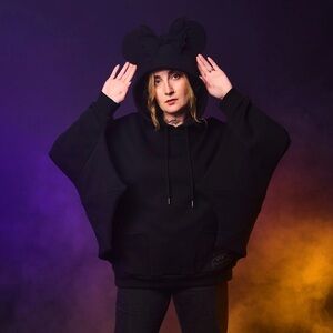 Disney cakeworthy Minnie mouse bat Dolman style hoodie M NEW